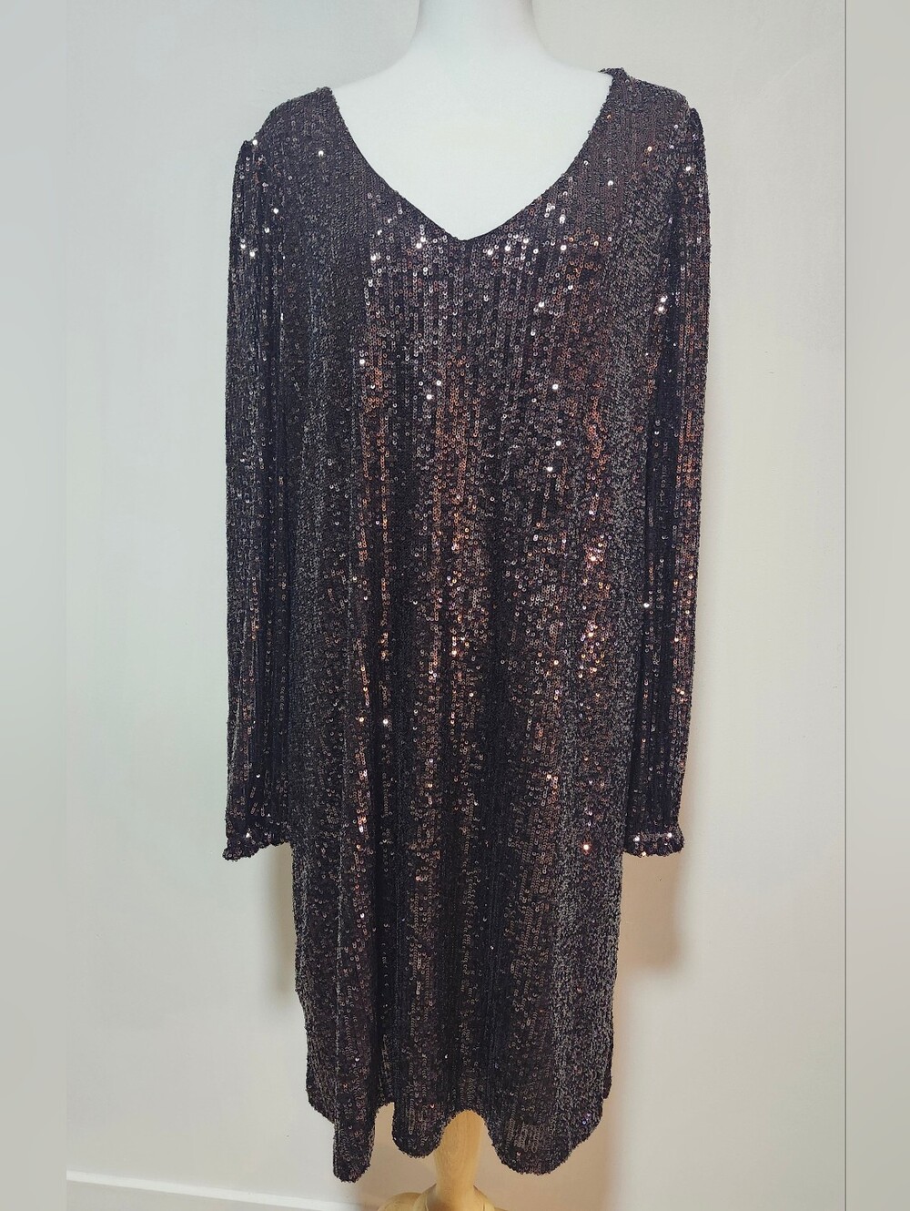 Reitmans Rock N Shine Sequin V-Neck Long Sleeve Party Dress - Brown